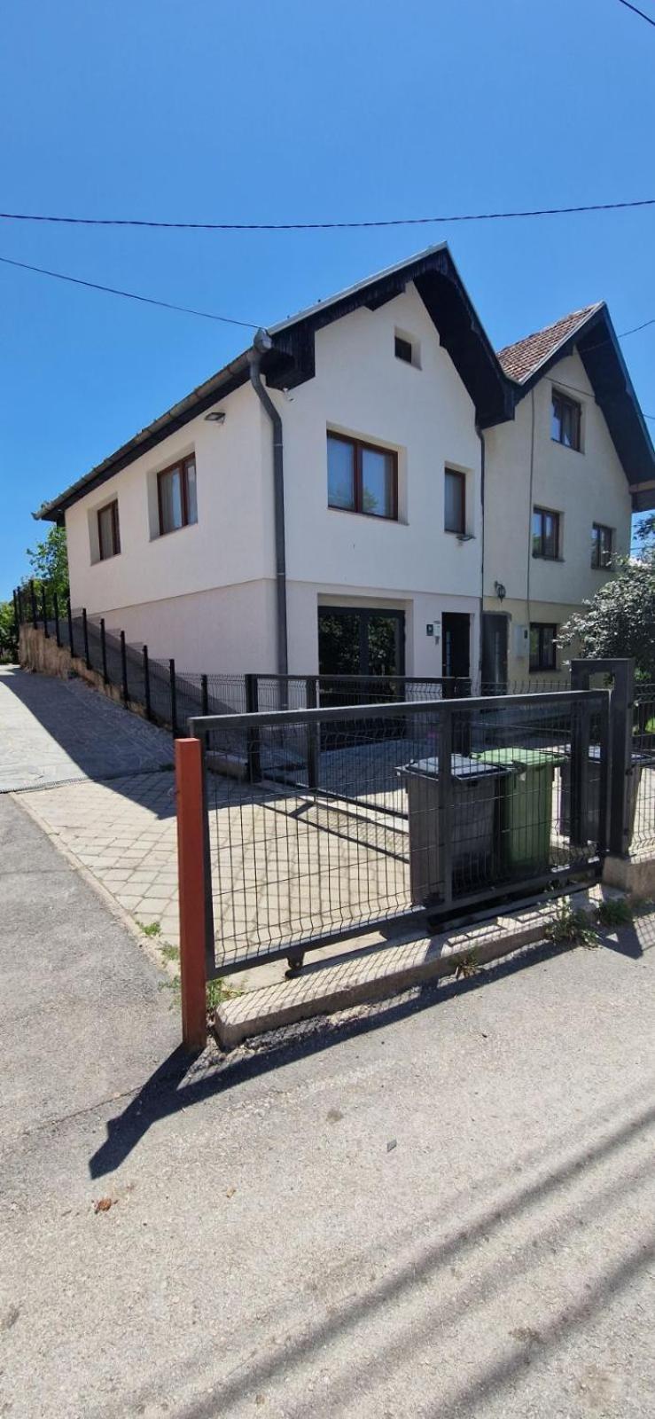Family Apartment With Garden Saraievo Exterior foto
